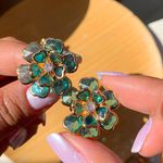 Brinco de flor na zircônia 