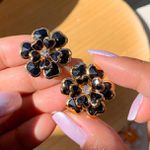 Brinco de flor na zircônia 