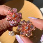 Brinco de flor na zircônia 