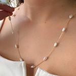 Colar alongado de pérolas