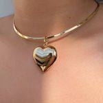 Chocker de aro com pingente de coração 