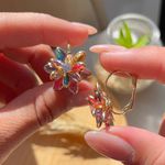 Brinco De Flor na zircônia 