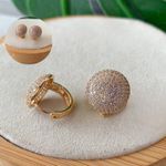 Brinco de argola trabalhado na micro zircônia 