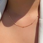 Colar com bolinhas delicada 