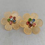Brinco de flor com pedras em zircônia 