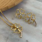 Conjunto de trevo cravejado 