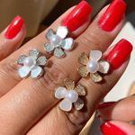 Brinco de flor com perola Bijuteria fina 
