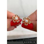 Brinco de flor com pérola central