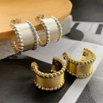 Brinco meia argola acetinada