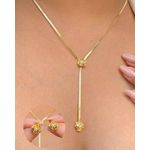 Conjunto de fita com flor delicada