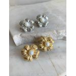 Brinco Flor Trabalhado na Pérola 