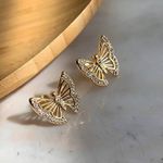 Brinco Borboleta Cravejada delicada