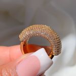 Conjunto anel e argola cravejado na micro zircônia LUXO