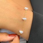 Pulseira de pérolas delicadas