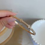 Bracelete de trevo trabalhado 