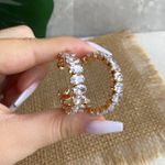 Brinco de argola com zircônia 