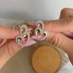 Brinco trabalhado com micro zircônia 