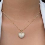 Colar cabo de ao trançado com coração cravejado 