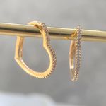 Brinco de coração com micro zircônia 