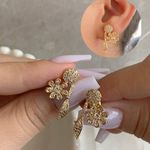 Brinco de flor com zircônia