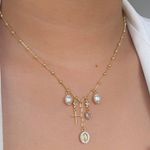 Colar religioso com perolas trabalhado