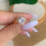 Anel de coração com detalhes na zircônia (cada) 