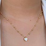Colar de esferas delicadas com coração na zircônia 