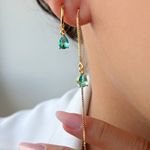 Brinco de linha com zircônia formato gota 