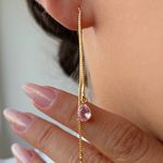 Brinco de linha com zircônia formato gota 