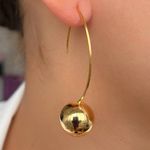 Brinco de gancho com esfera