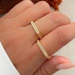 Anel quadrado trabalhado na zircônia (cada) 