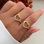 Anel de coração vazado cravejado