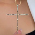 Colar com pingente de cruz