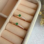 Anel cravejado com micro zircônia no centro (cada) 