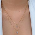 Colar duplo com ponto de luz no formato gota (cada)