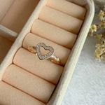 Anel de coração cravejado vazado 