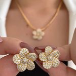 Conjunto de malha flor cravejada 