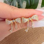 Brinco de laço cravejado 