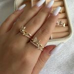 Anel de borboleta cravejado com zircônias (CADA)