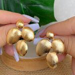 Brinco gotas bold texturizada