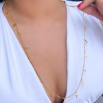 Colar Alongado Com Detalhe De Cruz