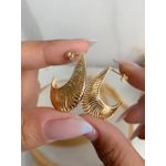 Brinco meia argola design moderno 