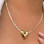 Chocker em navetes de coração
