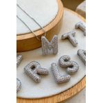 Colar letra cravejada Ródio Branco