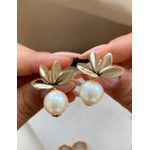Brinco De Flor Detalhe De Perola 