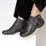 Bota Feminina Vitore em Couro Preto J.Gean 