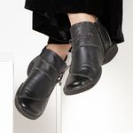 Bota Feminina Vitore em Couro Preto J.Gean 