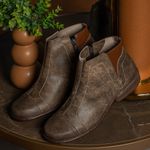 Bota Cano baixo Em Couro Legítimo cor Café Dual Comfort J.gean cod. FK0002
