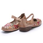 Sapatilha Clara Feminina em Couro cor macadamia J.Gean.