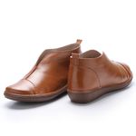 Bota anabela baixa em Couro Conhaque J.gean.